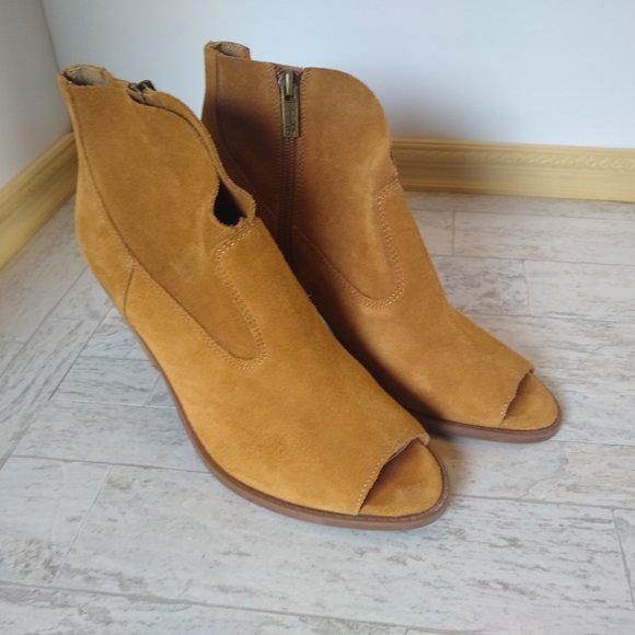 Jessica Simpson Shoes - ✨ FINAL PRICE Jessica Simpson Open Toe Brown Suede Zip Bootie Size 8M